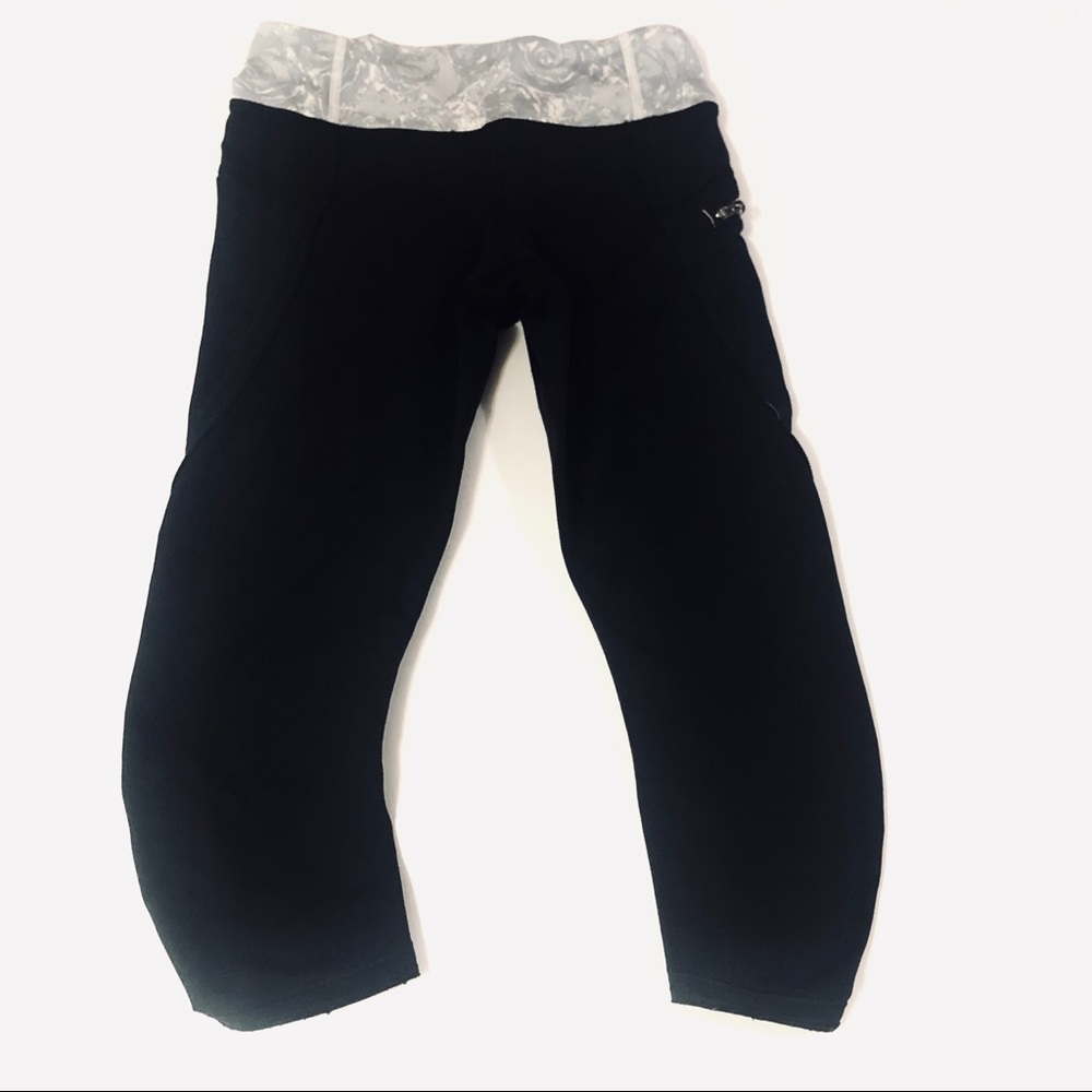 LULULEMON BLACK GRAY TOP SPEED RUCHED CROP CAPRI’S - Picture 2 of 12
